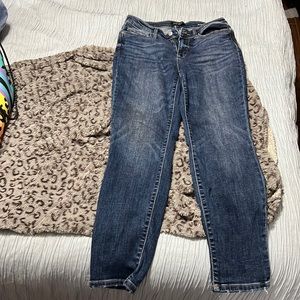 Judy blue non distressed boyfriend fit super stretchy jeans! Size 7/28